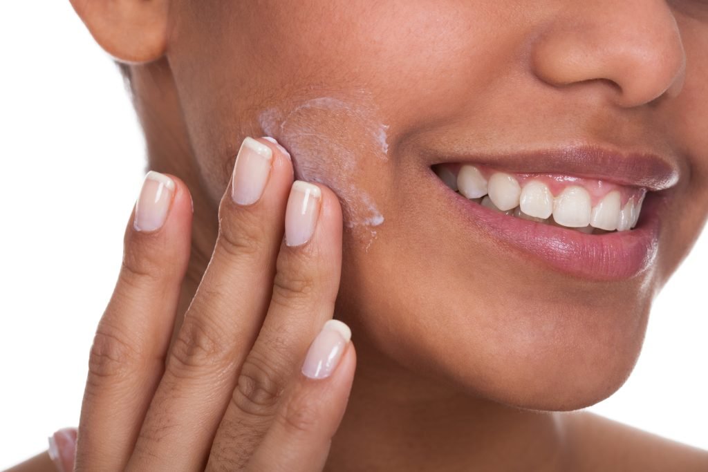 How to Protect Your Skin Barrier with Retinol and Vitamin C - Glopetra